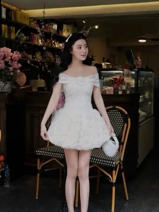 Photo 2 of Váy ren mini trắng trễ vai nữ