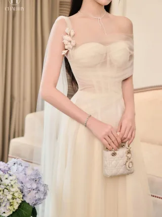 Photo 2 of Đầm dạ hội voan trắng kem Châu Hy