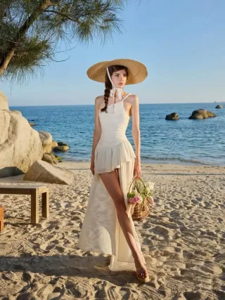 Photo 1 of Váy trắng một vai dài xẻ Amelie