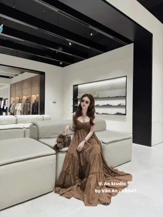 Ảnh 4 của Váy maxi lụa nâu xếp tầng size M