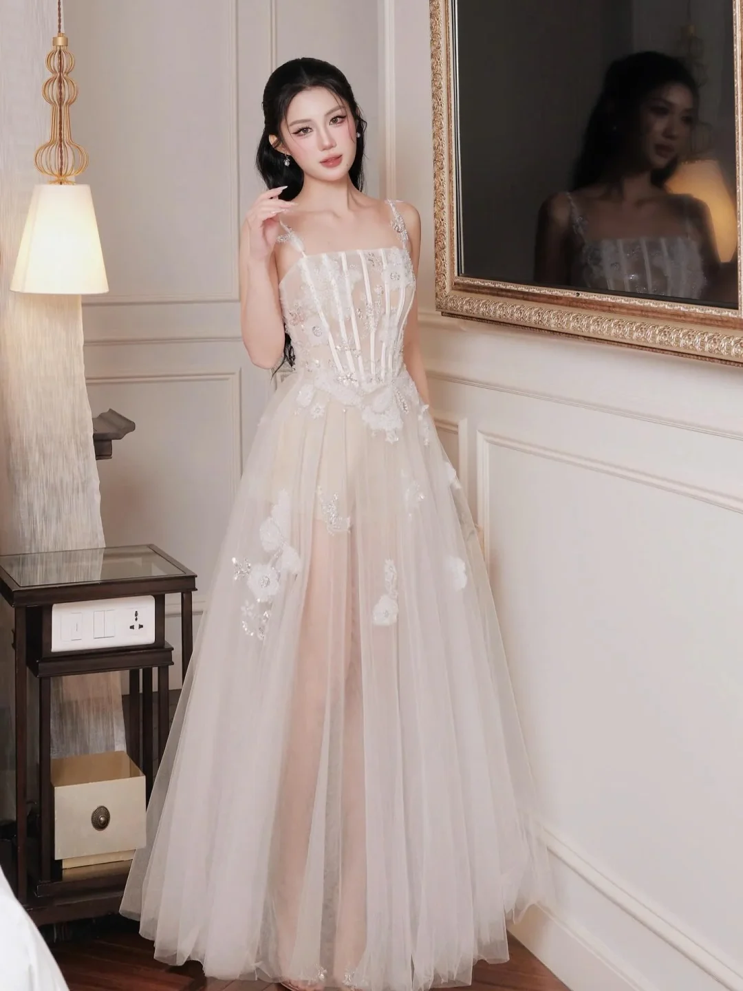Photo 1 of Váy dạ hội tulle hoa trắng kem Châu Hy