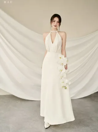 Photo 1 of Đầm maxi trắng halter H.I.U Fashion