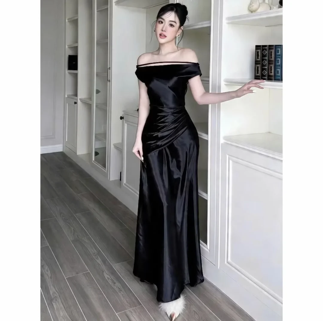Photo 1 of Váy dạ hội satin đen trễ vai nữ