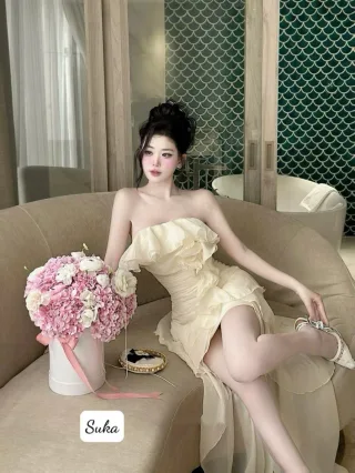Photo 1 of Đầm cúp ngực voan nhún bèo màu kem