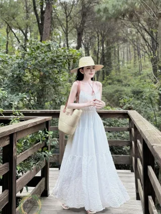 Ảnh 2 của Váy maxi ren trắng Nếp B095