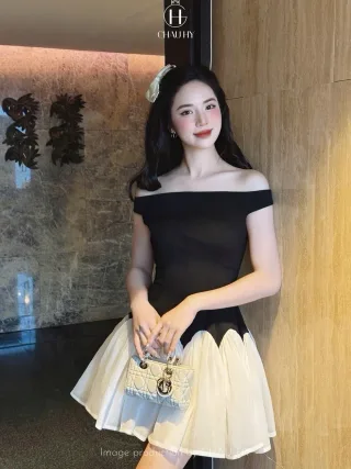 Photo 1 of Đầm trễ vai đen phối chân váy voan trắng