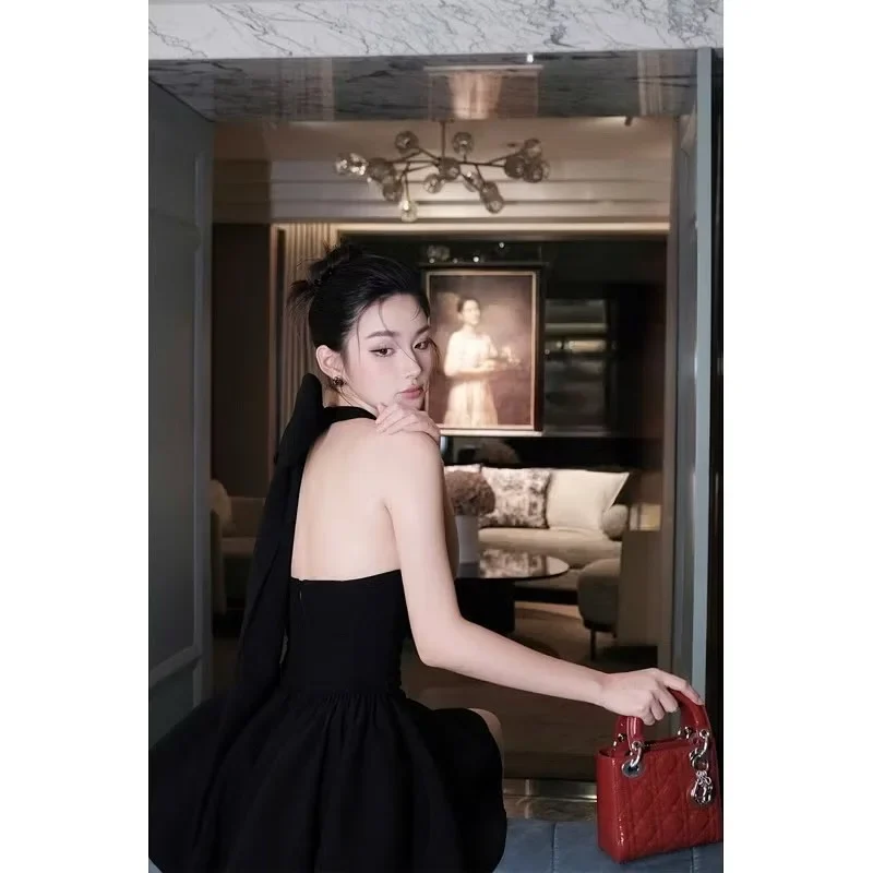 Ảnh 4 của Đầm mini đen cổ V Chou Chou