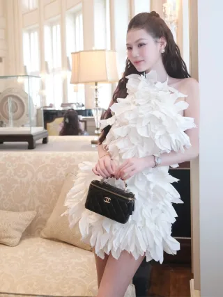 Photo 2 of Đầm trắng bèo nhún một vai Trân Ali