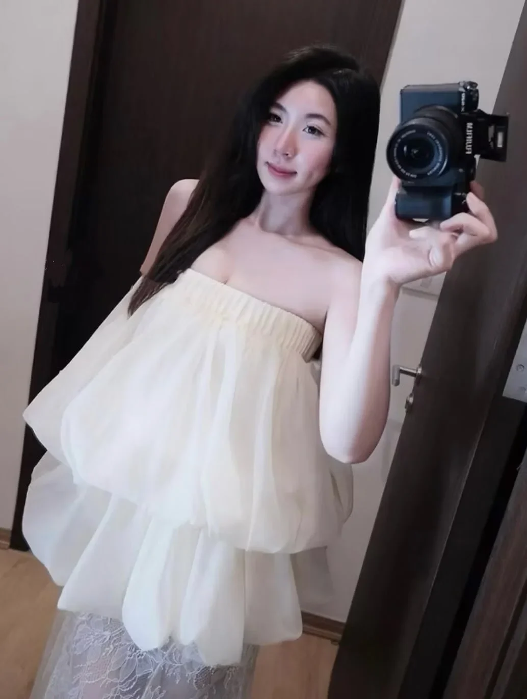 Ảnh 2 của Set váy trắng trễ vai ren hoa nữ