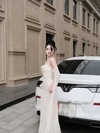 Ảnh 3 của Đầm dạ hội lụa kem hai dây nữ