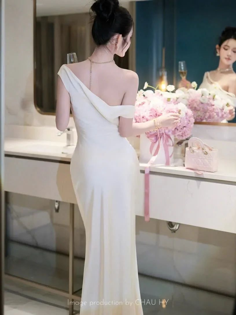 Ảnh 3 của Đầm dạ hội trễ vai trắng lụa nữ