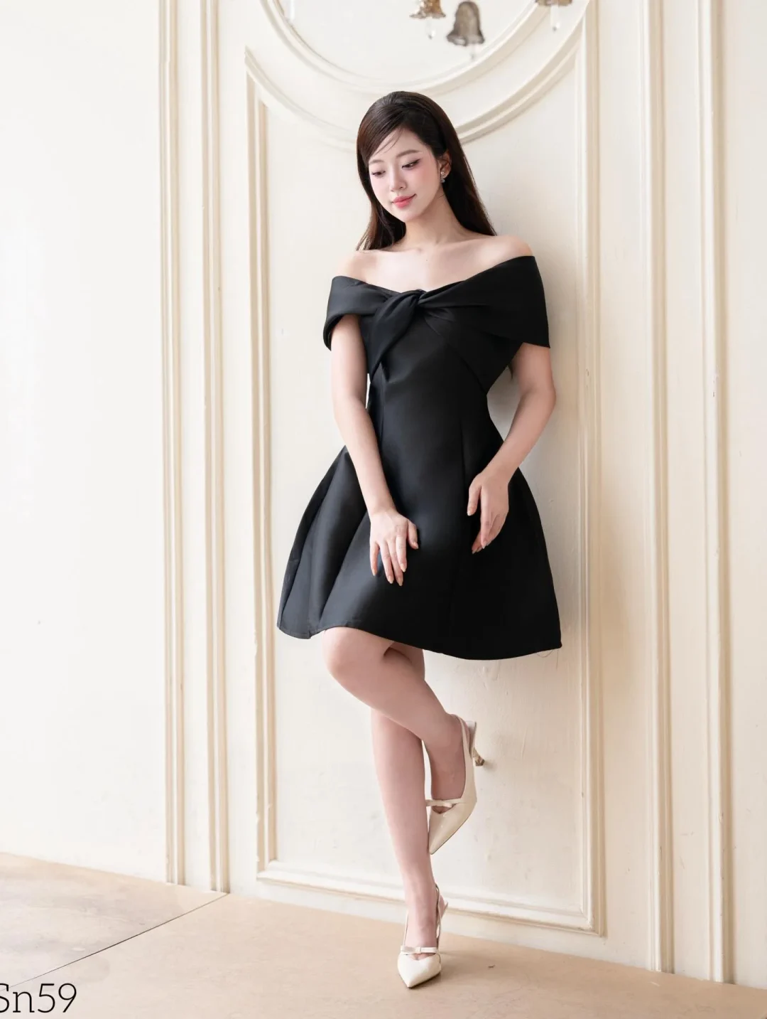 Photo 3 of Đầm trễ vai nơ đen size L