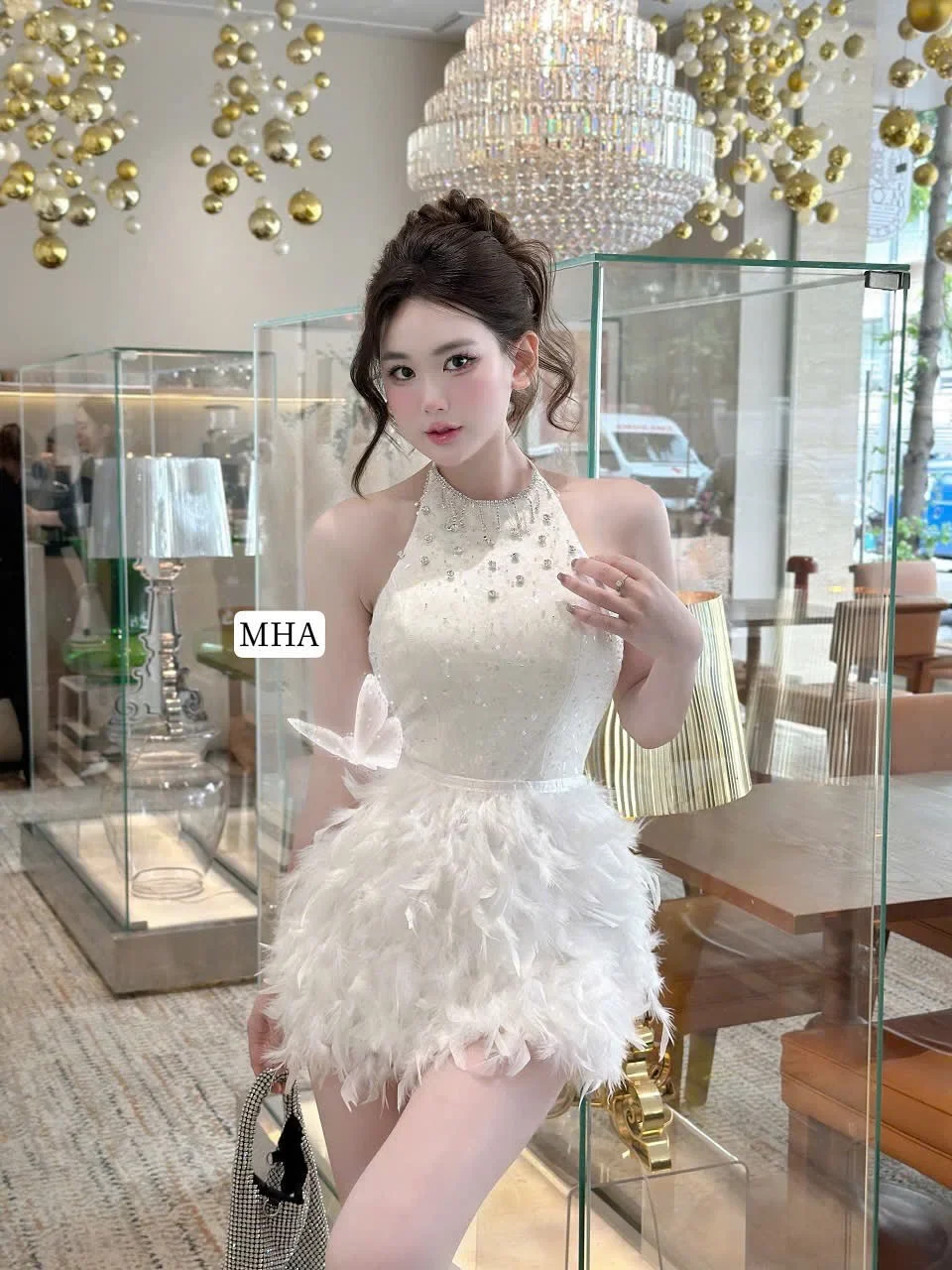 Photo 4 of Đầm ngắn lông vũ trắng TC Dress B075