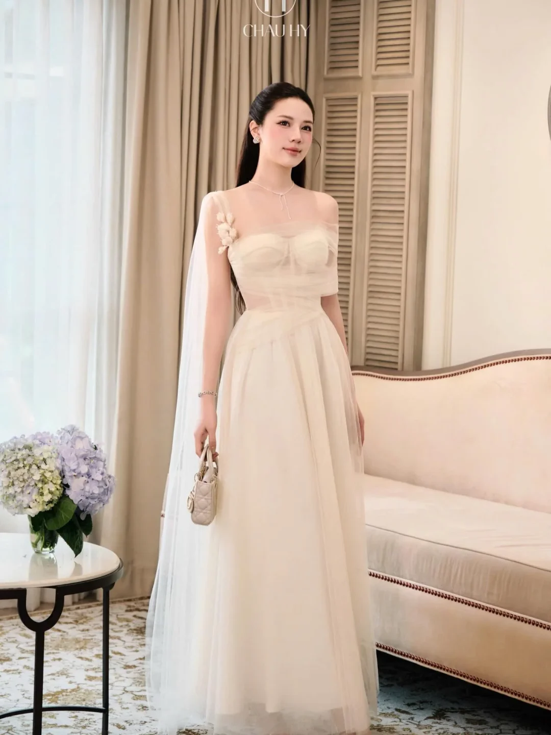 Photo 3 of Váy cưới voan trắng kem size M