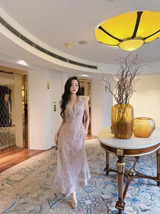 Ảnh 2 của Váy ren dạ hội hồng nhạt Chou Chou