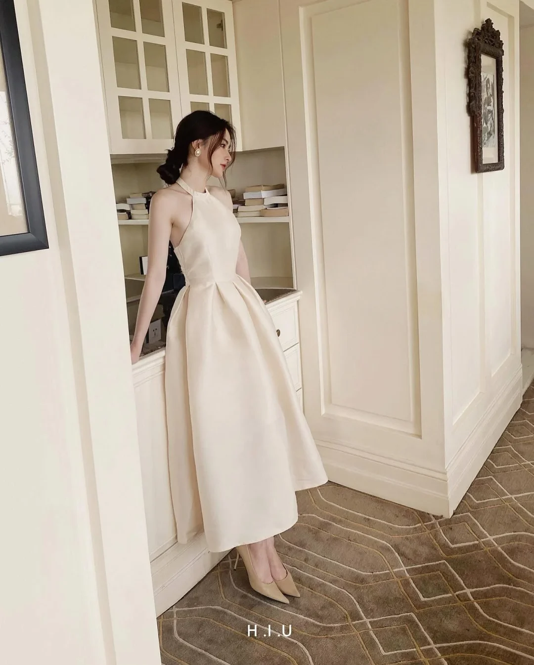 Ảnh 4 của Đầm midi cổ yếm màu kem TC Dress