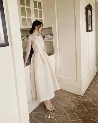 Ảnh 4 của Đầm midi cổ yếm màu kem TC Dress