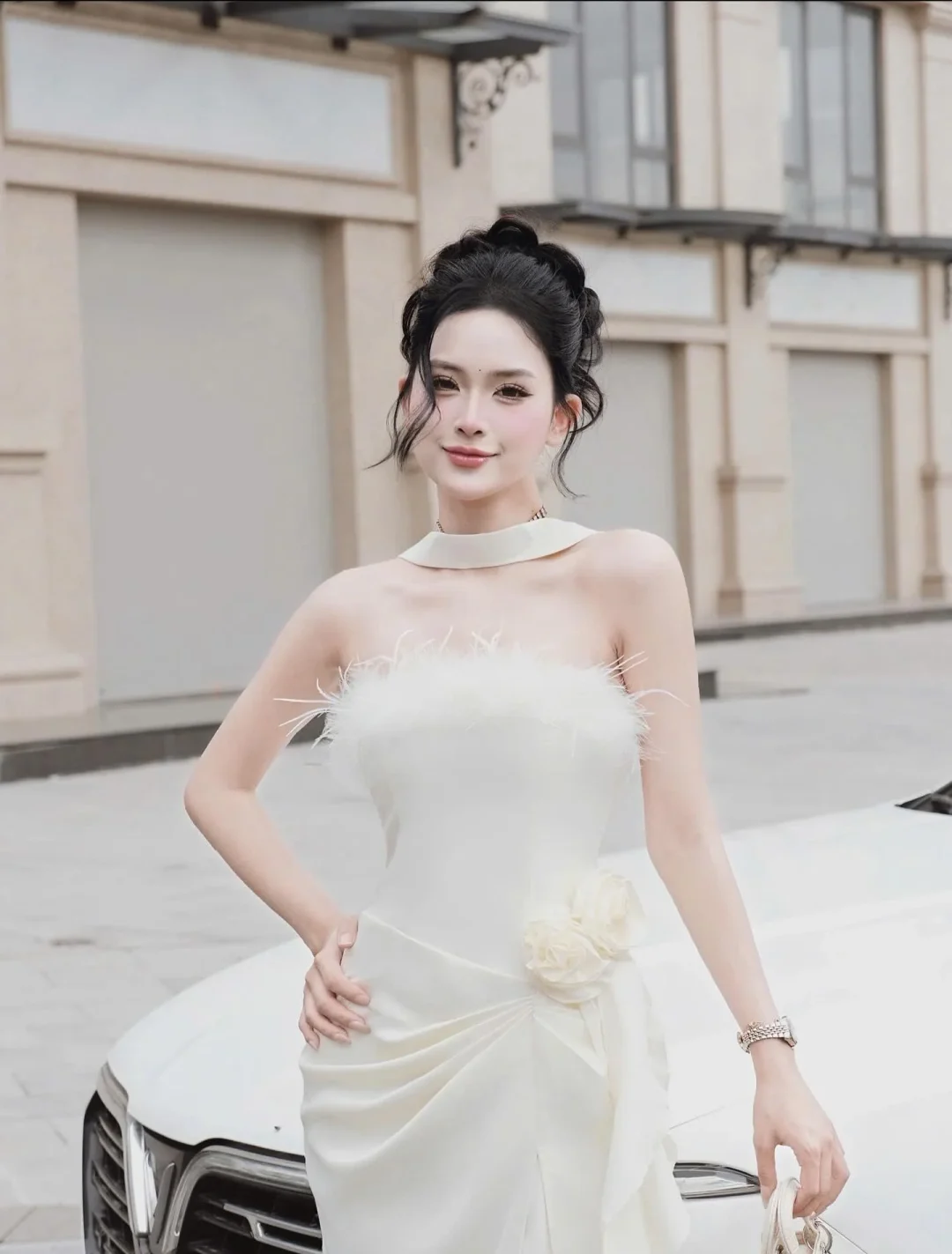 Photo 3 of Đầm trắng lông vũ dạ hội nữ