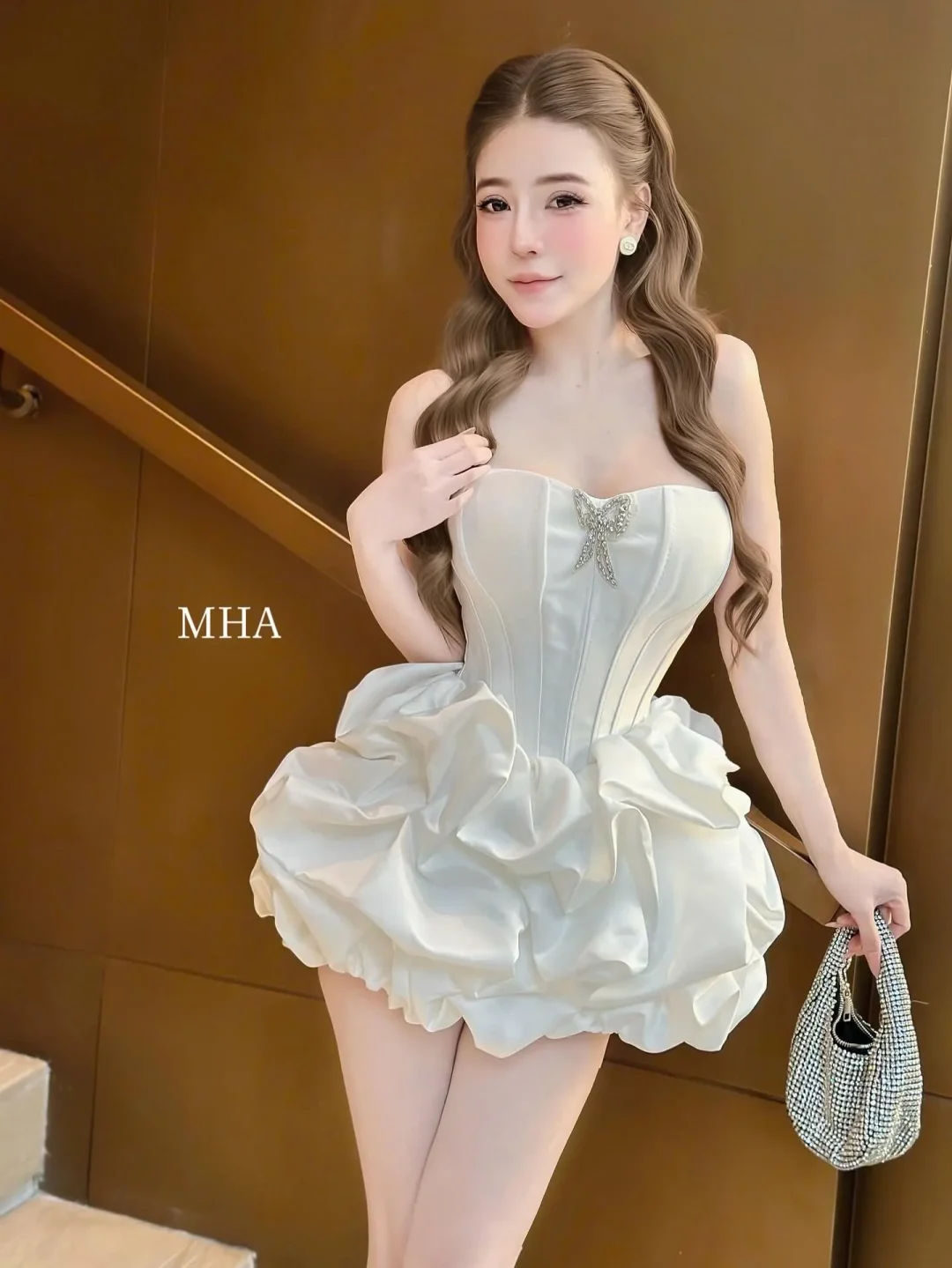 Ảnh 2 của Đầm mini trắng cúp ngực bèo nhún