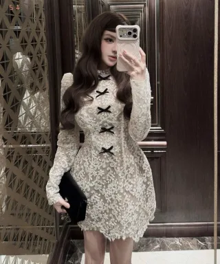 Ảnh 2 của Váy ren trắng chi tiết nơ đen nữ