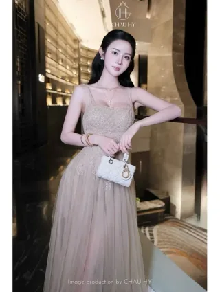 Photo 4 of Đầm maxi ren be dài sang trọng