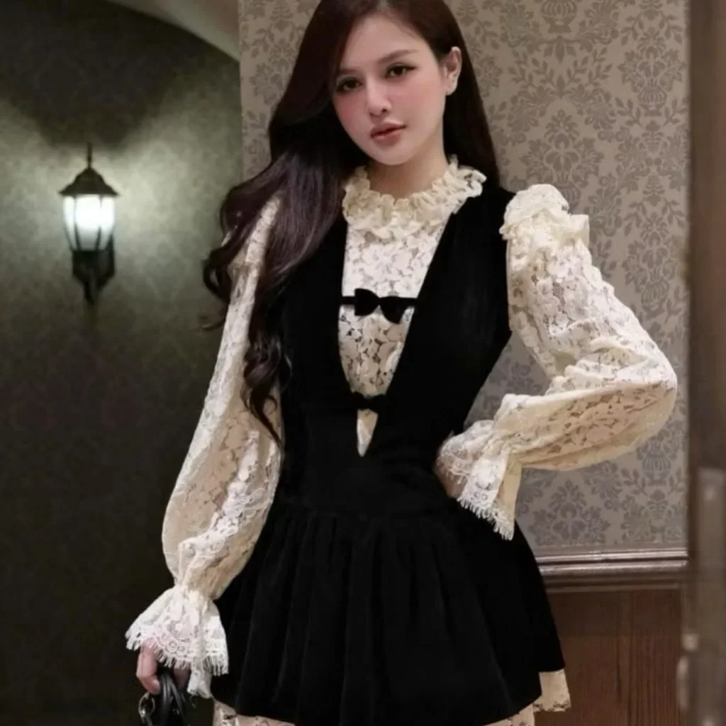 Ảnh 1 của Đầm nhung đen tay ren vintage nữ
