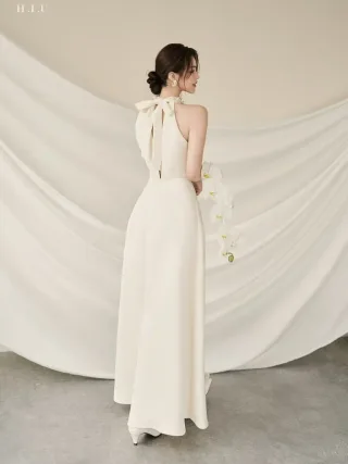 Photo 2 of Đầm maxi trắng halter H.I.U Fashion