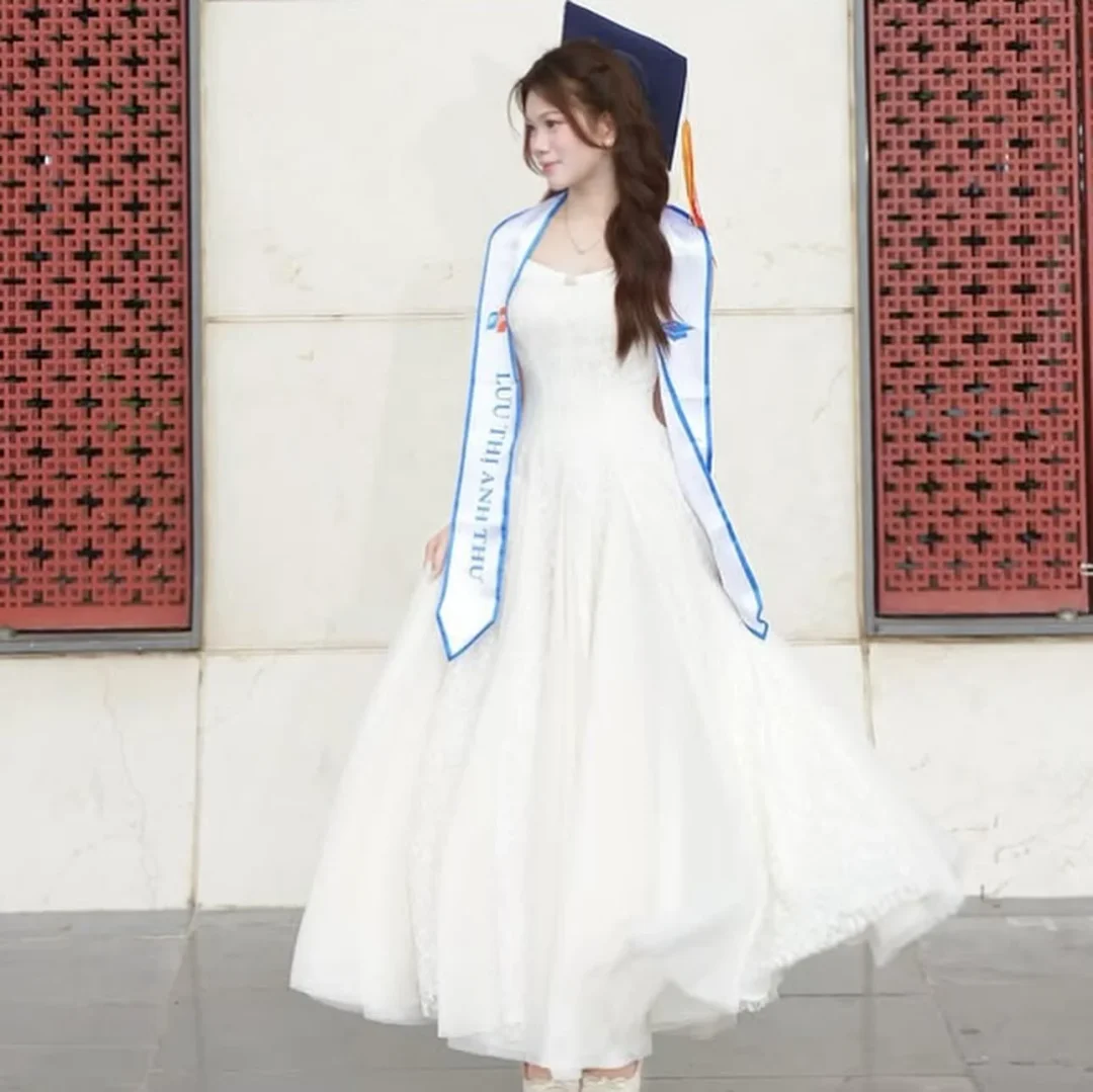 Photo 3 of Váy ren trắng dài Tiela nữ