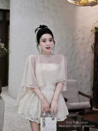 Photo 2 of Váy ren kem mini nữ tính