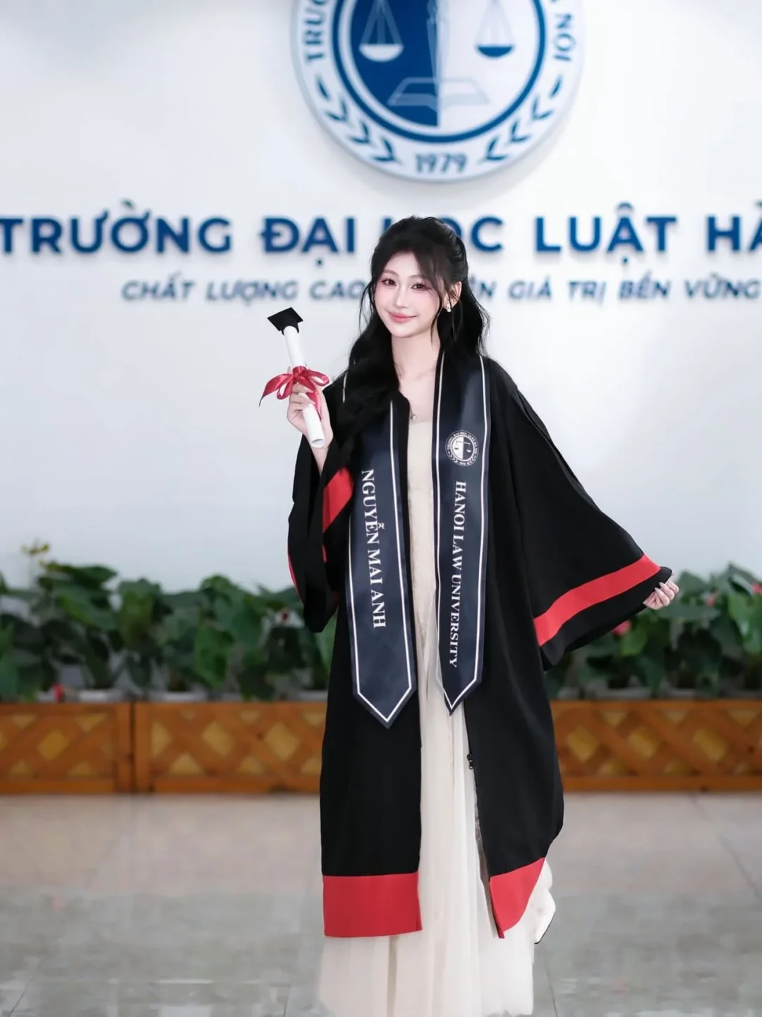 Photo 2 of Đầm ren dài kem Sò Vintage