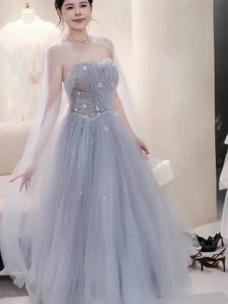 Ảnh 2 của Váy tiệc tulle xanh nhạt đính hạt
