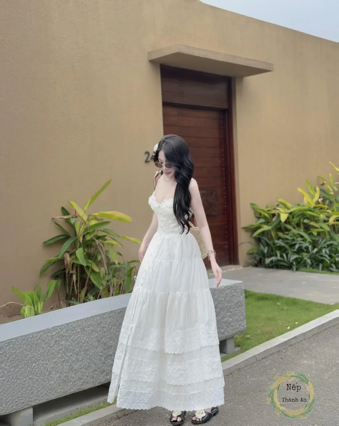 Ảnh 1 của Váy maxi trắng ren hai dây nữ