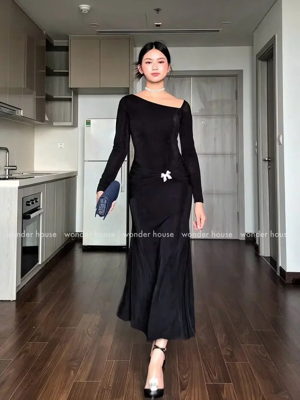 Ảnh 5 của Đầm đen trễ vai nhung lụa Wonder House