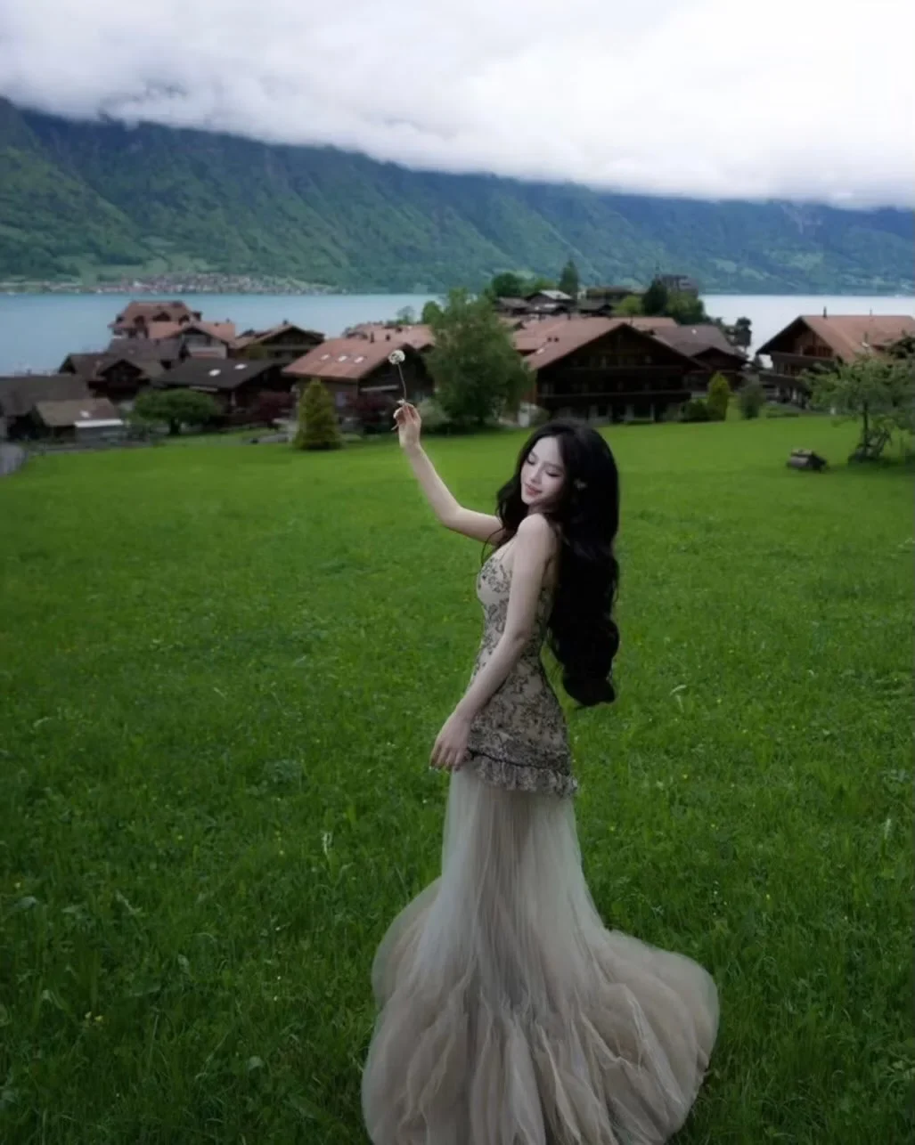 Photo 1 of Đầm maxi ren voan be nhạt size M