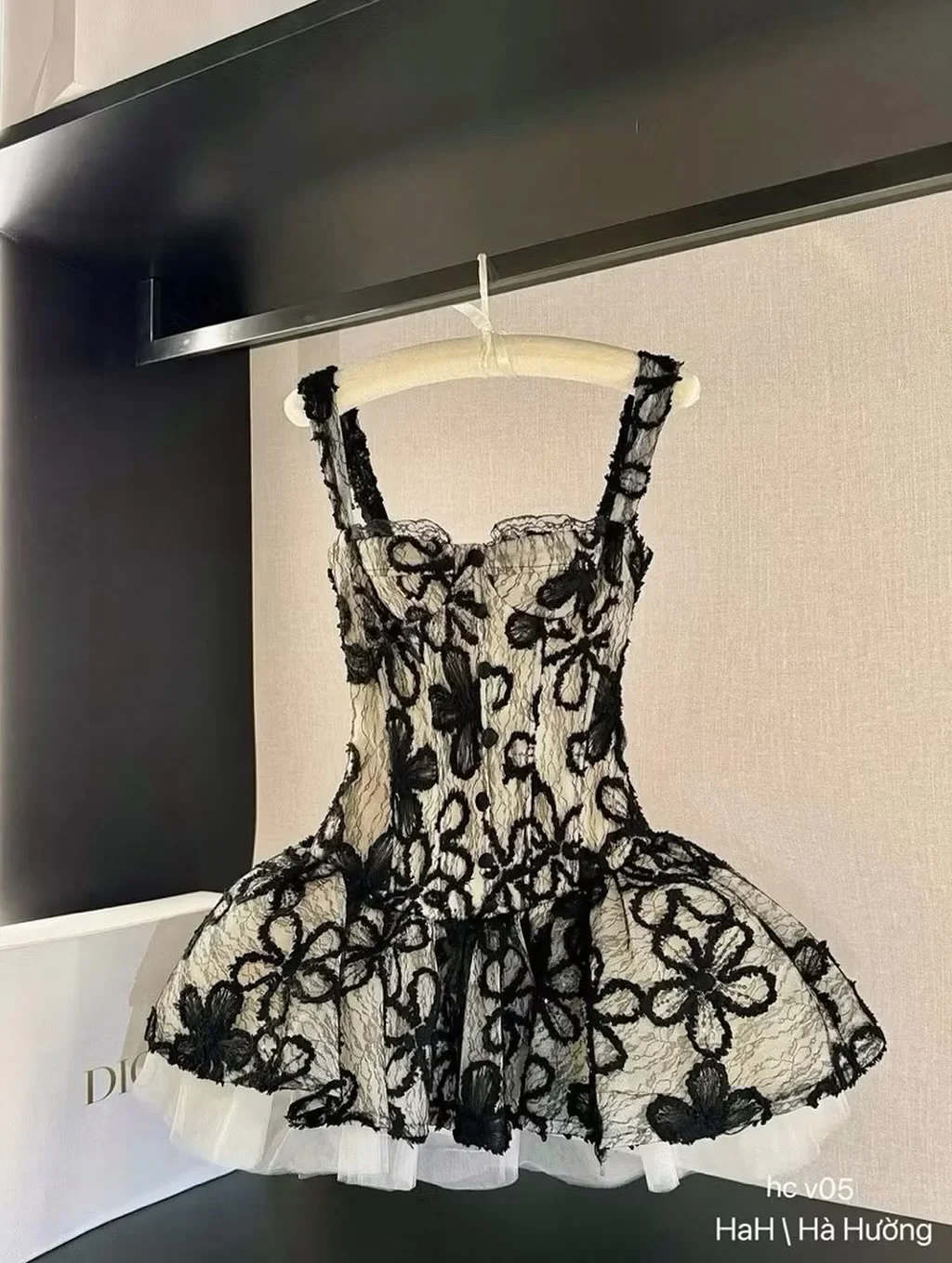 Ảnh 2 của Váy ren đen corset ngắn nữ