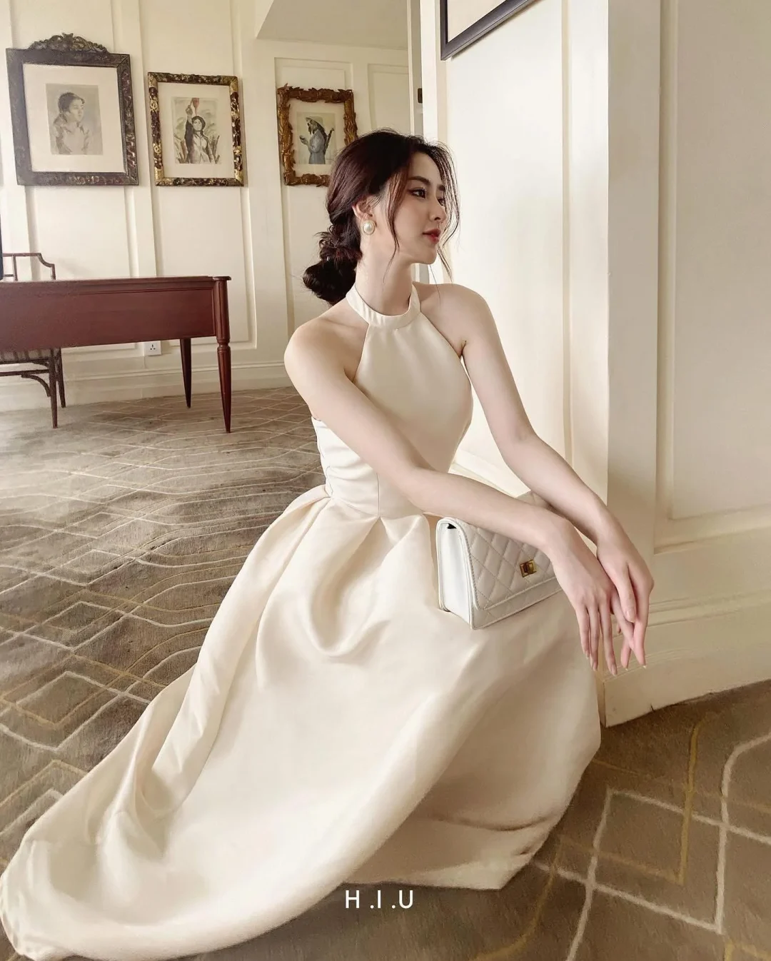 Ảnh 5 của Đầm midi cổ yếm màu kem TC Dress