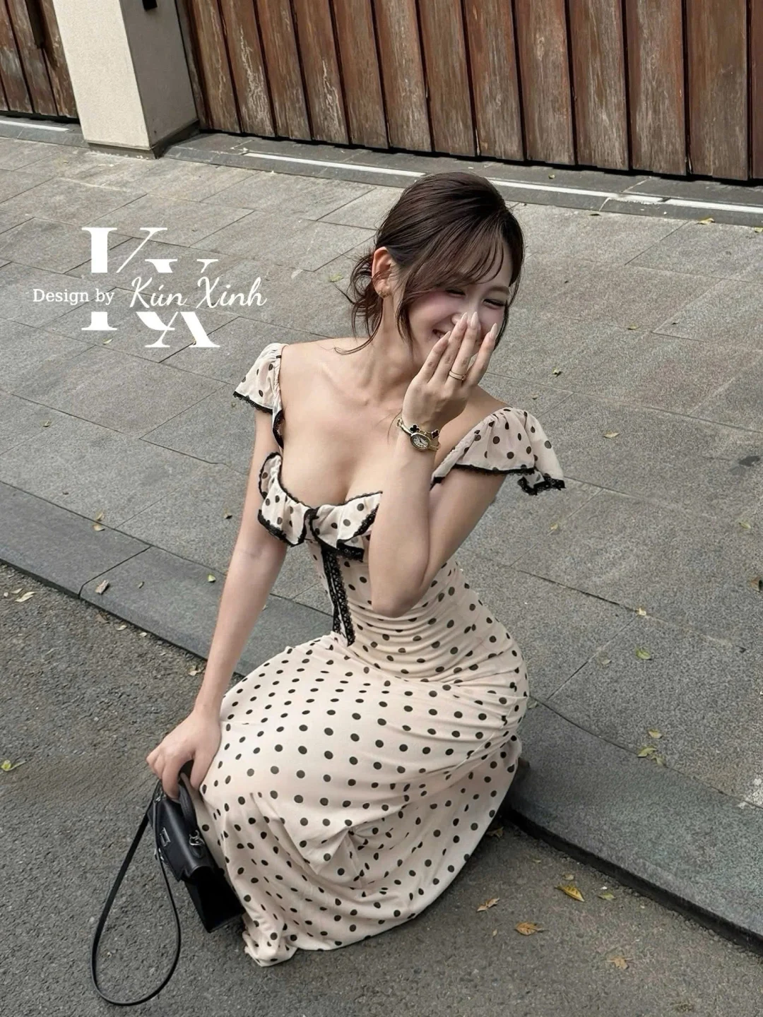 Photo 1 of Váy chấm bi hở vai body nữ size M