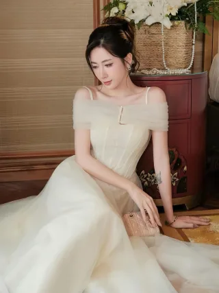 Ảnh 4 của Váy dạ hội trễ vai voan kem nữ