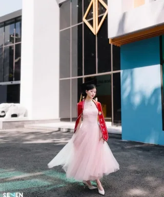 Photo 4 of Váy tulle hồng pastel trễ vai nữ