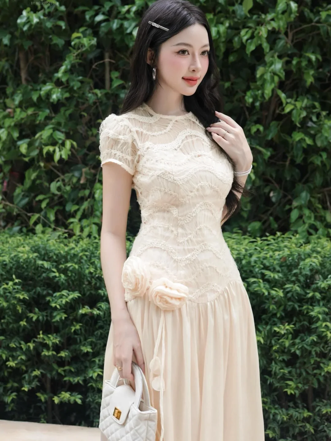 Photo 2 of Váy ren kem tay ngắn nữ tính