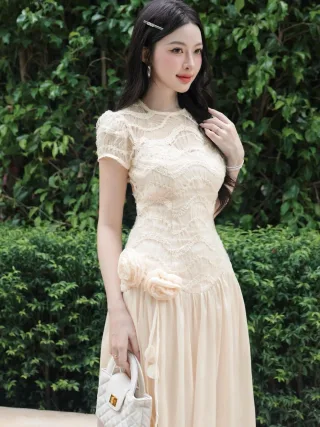 Photo 2 of Váy ren kem tay ngắn nữ tính