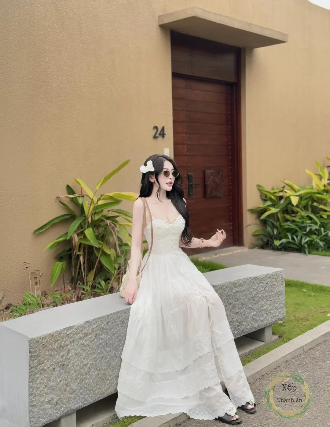 Photo 1 of Váy maxi trắng nhiều tầng ren nữ