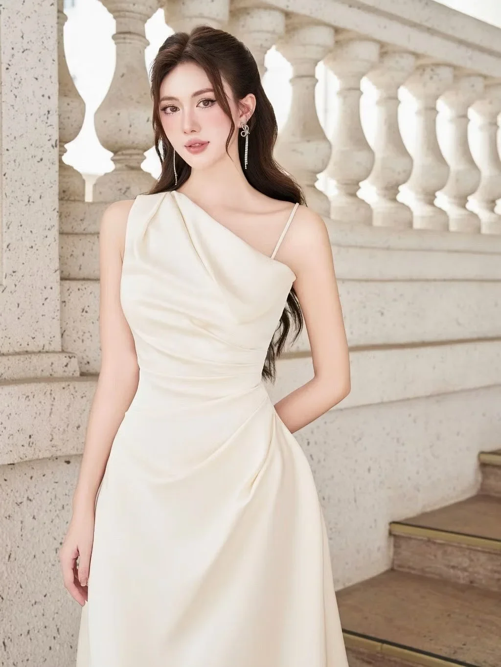 Photo 5 of Đầm midi một vai màu kem A180