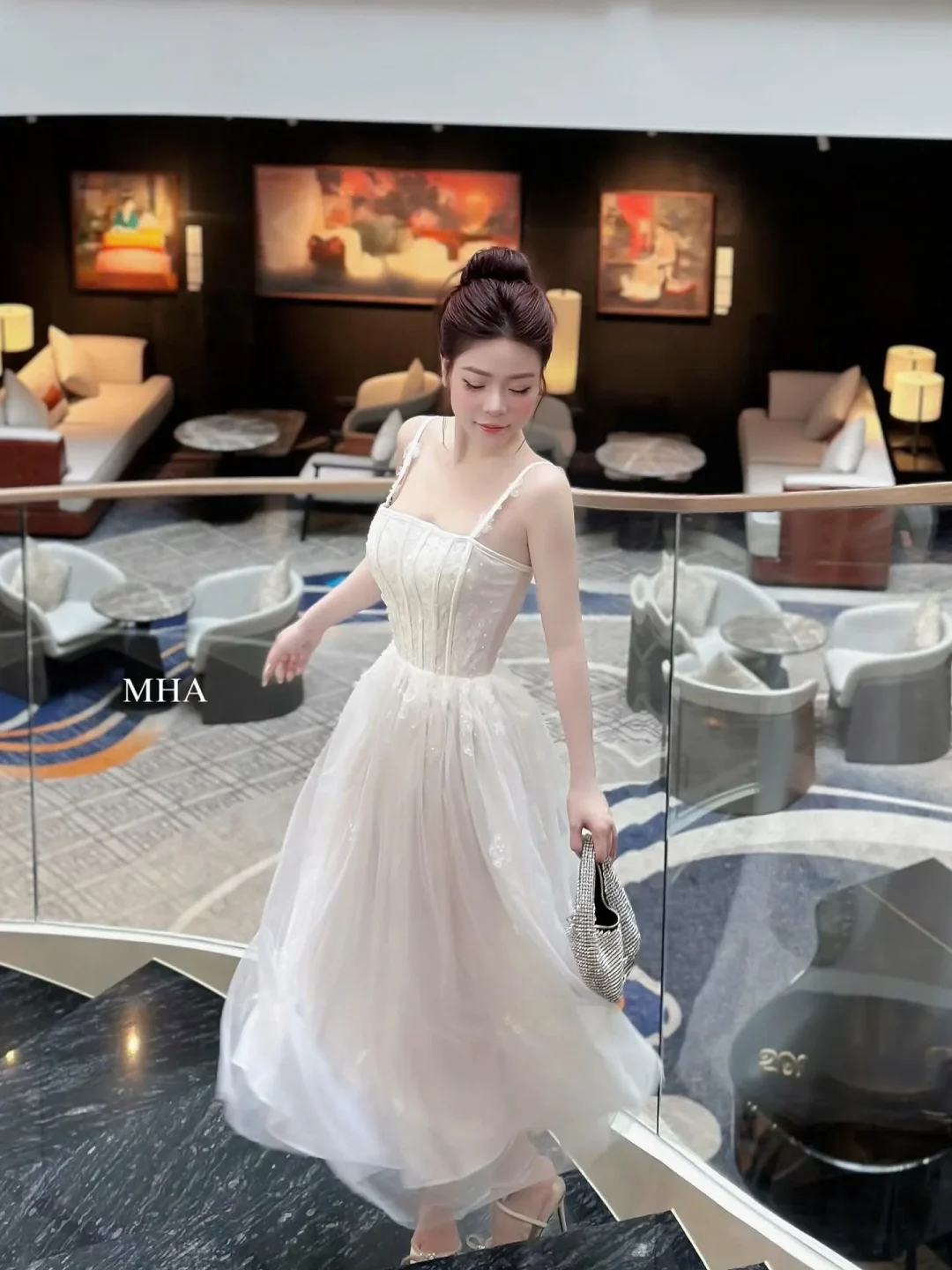 Ảnh 3 của Váy dạ hội trắng corset ren nữ