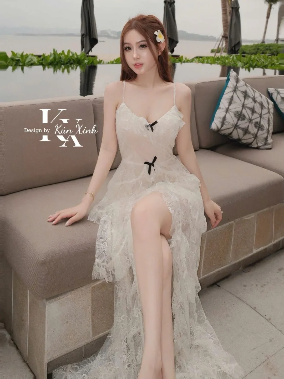 Photo 2 of Váy ren trắng hai dây nữ tính