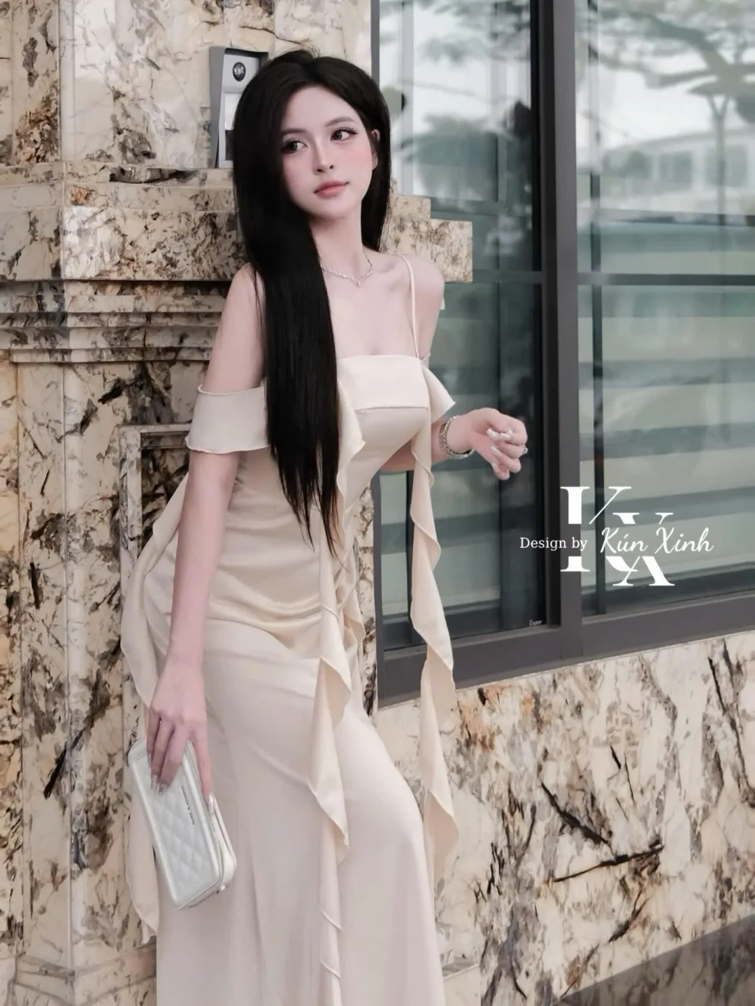 Ảnh 2 của Váy dạ hội lụa kem trễ vai nữ
