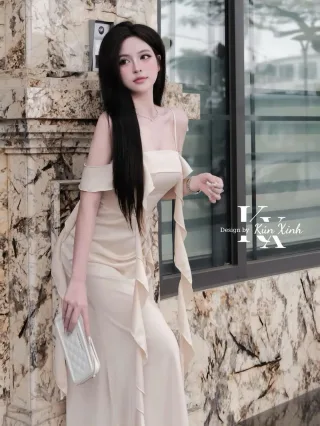 Ảnh 2 của Váy dạ hội lụa kem trễ vai nữ