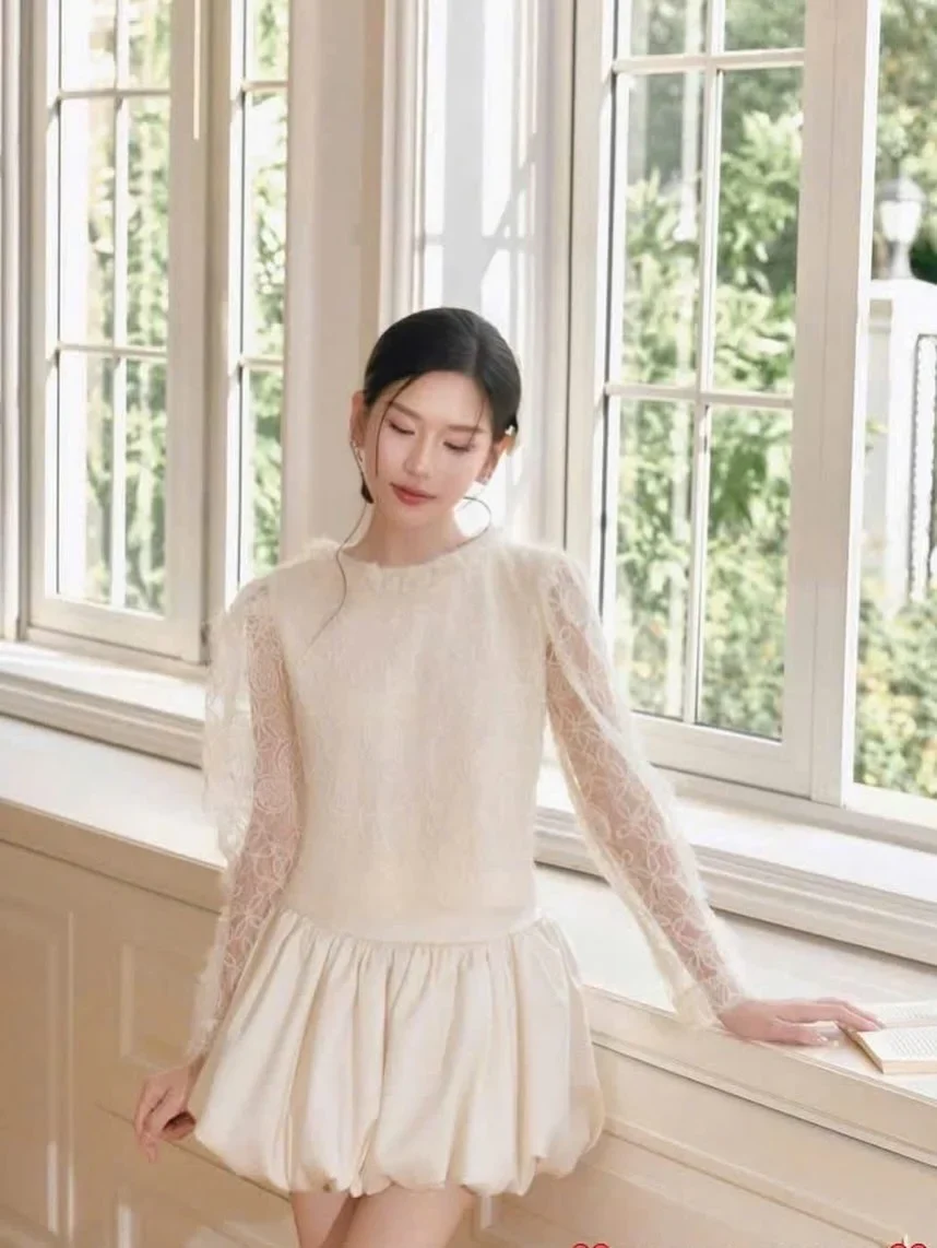 Photo 3 of Set áo ren tay phồng chân váy satin kem
