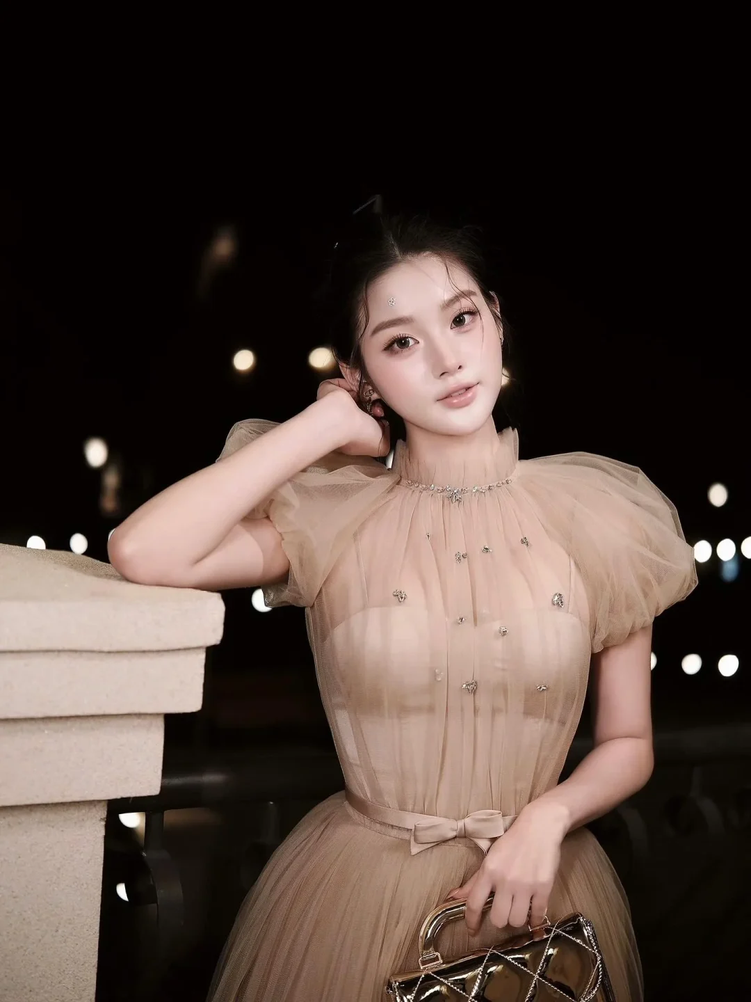 Ảnh 2 của Váy tulle dạ hội be nhạt tay phồng
