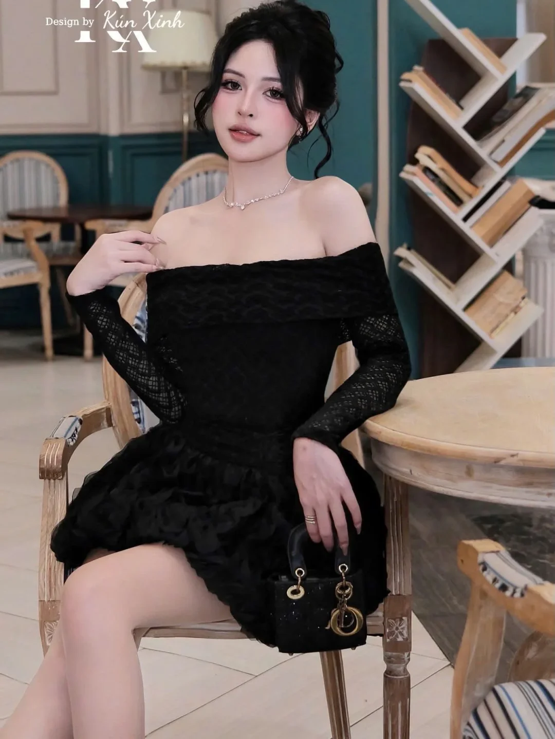 Photo 3 of Đầm đen trễ vai ren lưới tay dài nữ